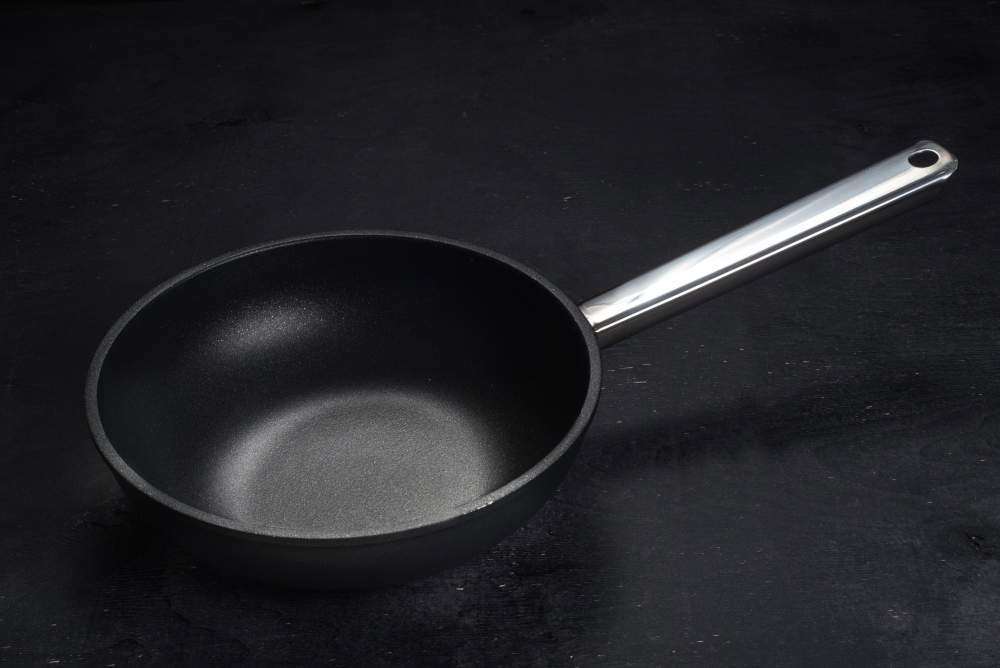 Сковородка (индукция) АМТ Sauteuse 24 см, h-6 см I-624-E-Z4