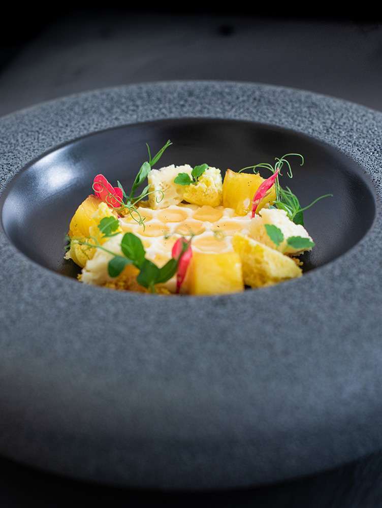 Тарелка, салатник Studio Raw Vulcanic presentation 165 мл d22Xh5 см black RD18535 - Фото 3